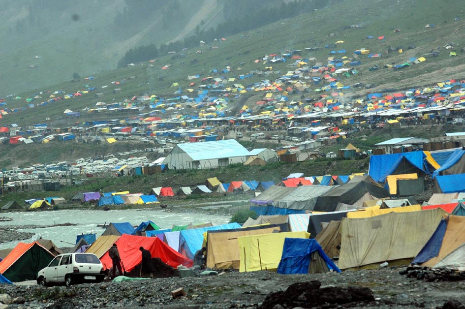 DAY 01 : Hyderabad - Srinagar