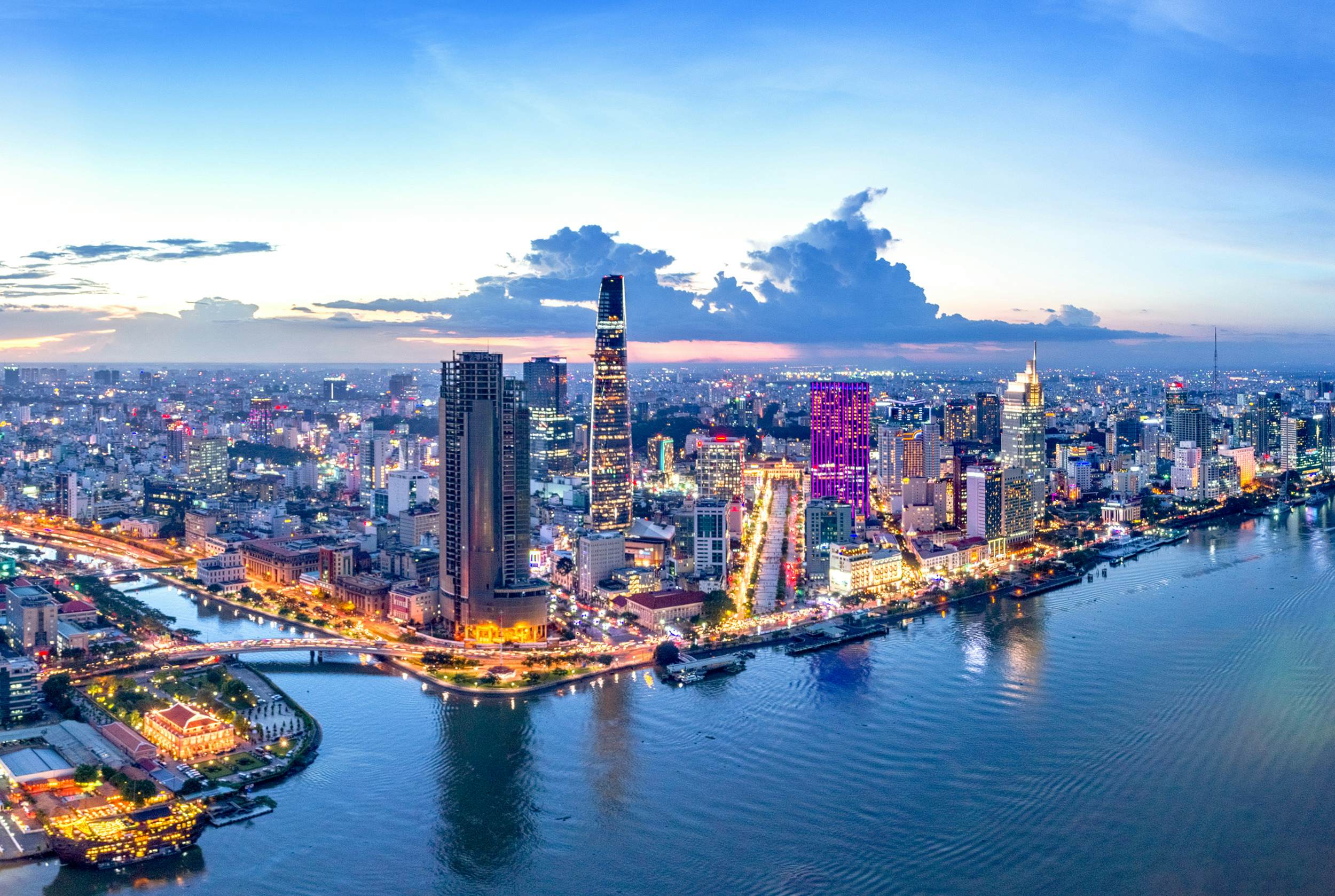 DAY 6: DANANG – SAIGON BY FLIGHT – HALF DAY CIY TOUR (B/L/D)