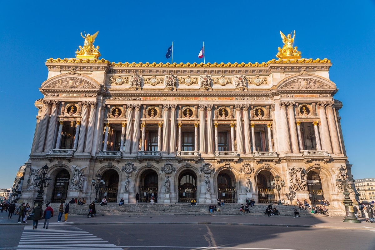  Day 2  Guided city tour of Paris